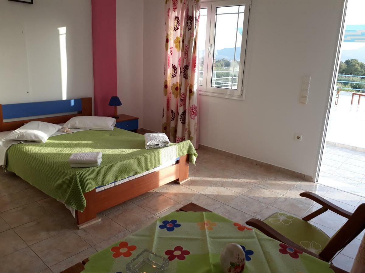 Iremia Rooms Adamantas Eksteriør billede