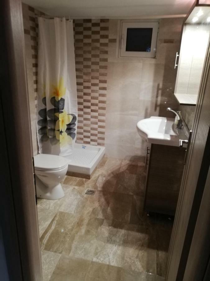 Iremia Rooms Adamantas Eksteriør billede